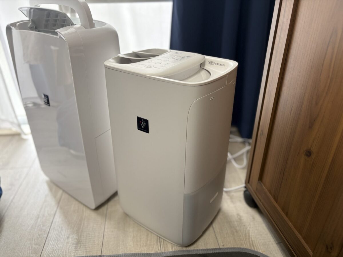 寝室の端に設置したシャープHV-S55-Wの全体像