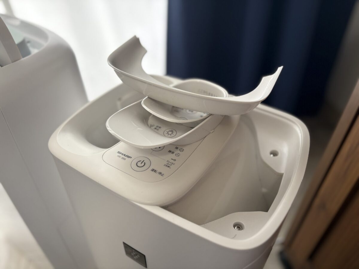パーツを外し、タオルを通して拭くこともできる