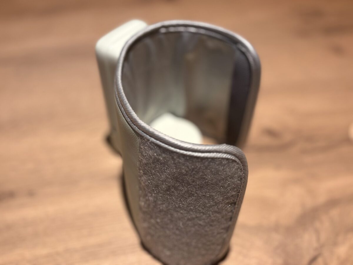 LARUTANはマジックテープで様々なサイズの哺乳瓶に対応している