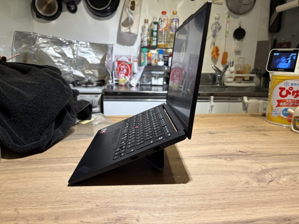 25°の角度に立てたMOFT AirFlow