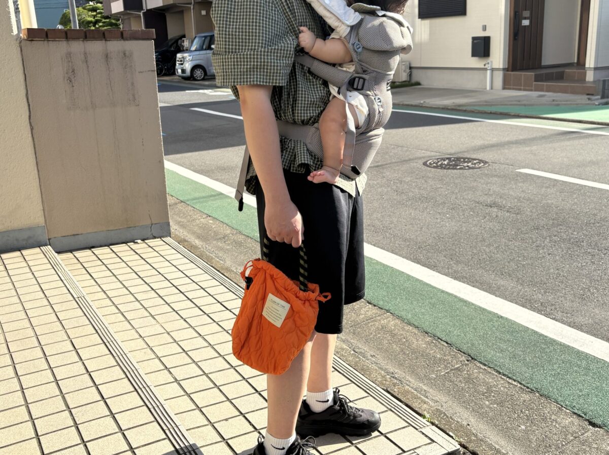 抱っこ紐での外出時に財布を入れている手提げポーチ
