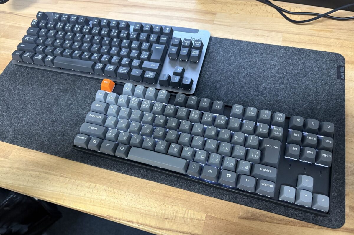 一部のキーが反応しなくなったロジクール K855(奥)