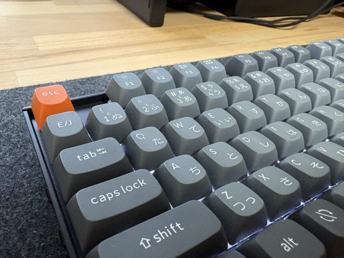 White LEDのKeychron K8 Max本体(日本語配列)